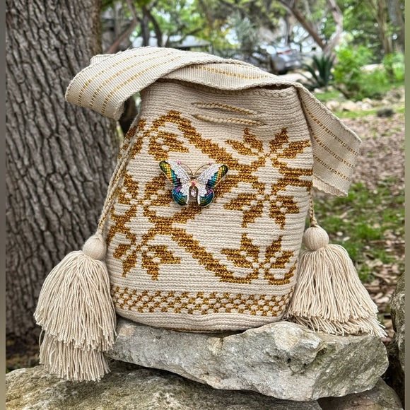 Authentic Wayuu Mochila Bag, Beige/Gold Flower Design - Picture 3 of 16